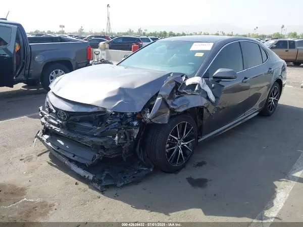 4T1G11AK5NU699638 2022 TOYOTA CAMRY - Image 2