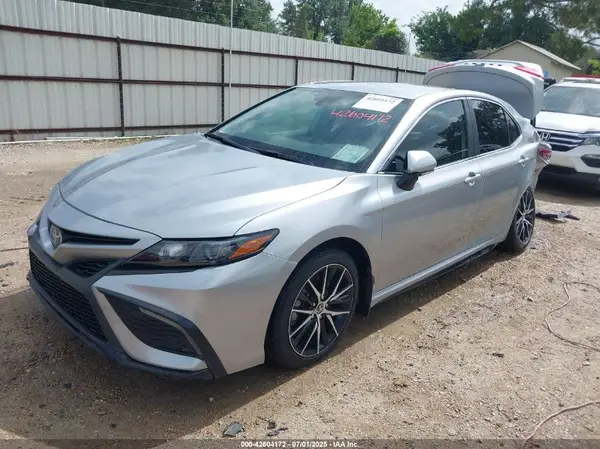 4T1G11AK5NU701923 2022 TOYOTA CAMRY - Image 2