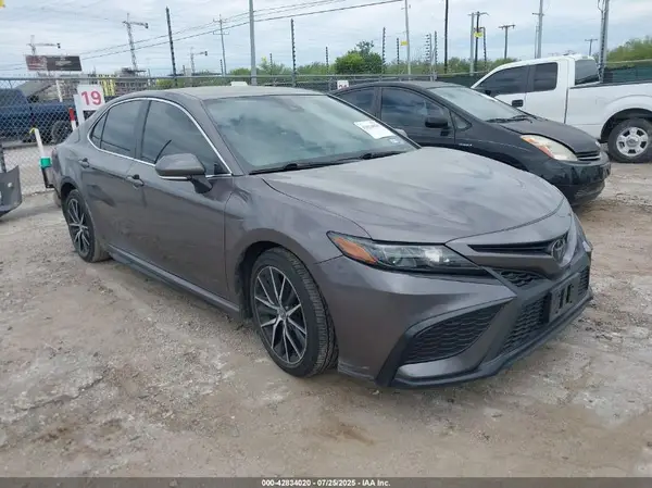 4T1G11AK5NU702103 2022 TOYOTA CAMRY - Image 1