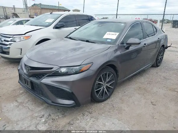 4T1G11AK5NU702103 2022 TOYOTA CAMRY - Image 2