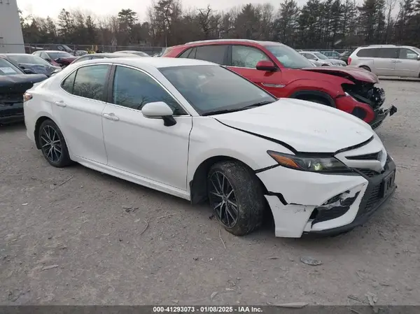 4T1G11AK5NU702120 2022 TOYOTA CAMRY - Image 1