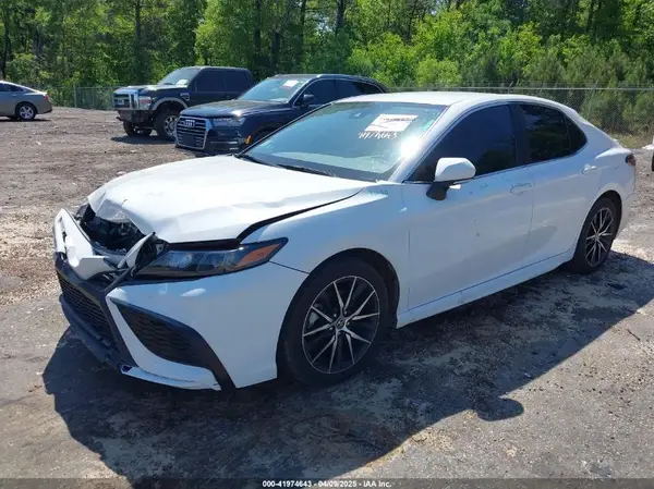 4T1G11AK5NU708080 2022 TOYOTA CAMRY - Image 2