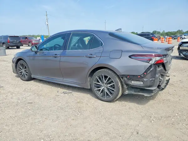4T1G11AK5NU711318 2022 TOYOTA CAMRY - Image 2