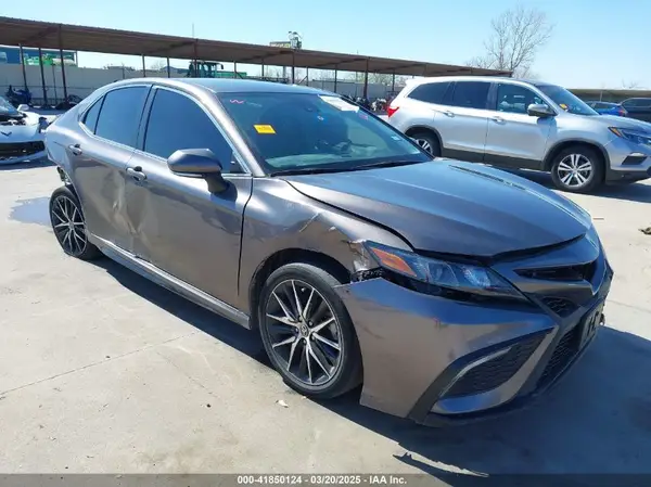 4T1G11AK5NU711738 2022 TOYOTA CAMRY - Image 1