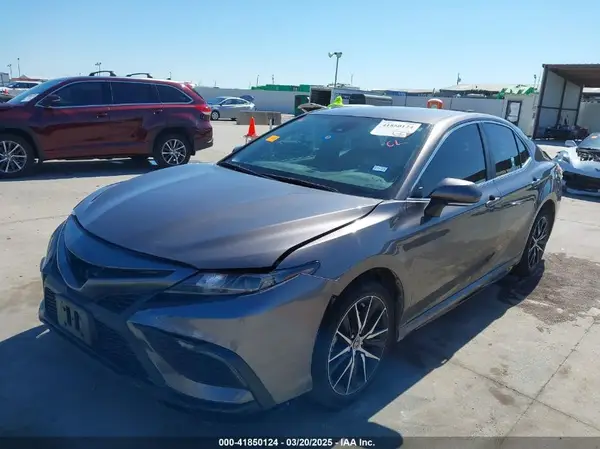 4T1G11AK5NU711738 2022 TOYOTA CAMRY - Image 2