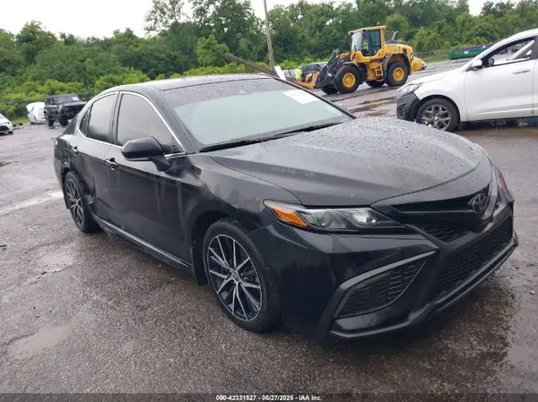 4T1G11AK5NU713294 2022 TOYOTA CAMRY - Image 1