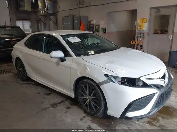 4T1G11AK5NU713313 2022 TOYOTA CAMRY - Image 1