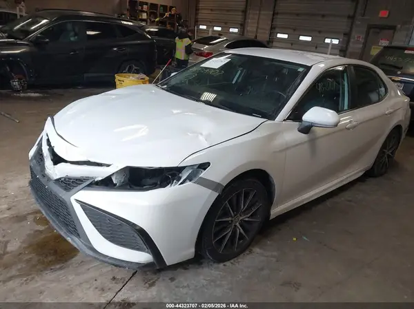 4T1G11AK5NU713313 2022 TOYOTA CAMRY - Image 2