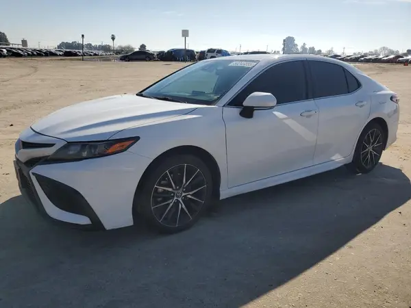 4T1G11AK5NU714588 2022 TOYOTA CAMRY - Image 1