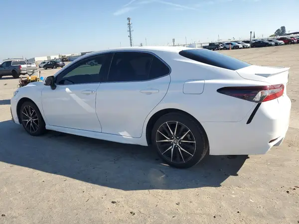 4T1G11AK5NU714588 2022 TOYOTA CAMRY - Image 2