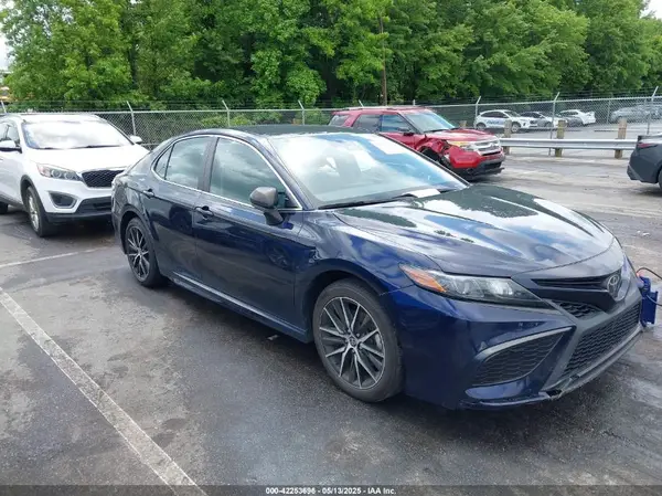 4T1G11AK5NU716275 2022 TOYOTA CAMRY - Image 1