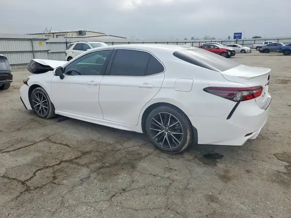 4T1G11AK5NU717698 2022 TOYOTA CAMRY - Image 2