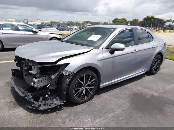 4T1G11AK5NU719032 2022 TOYOTA CAMRY - Image 2