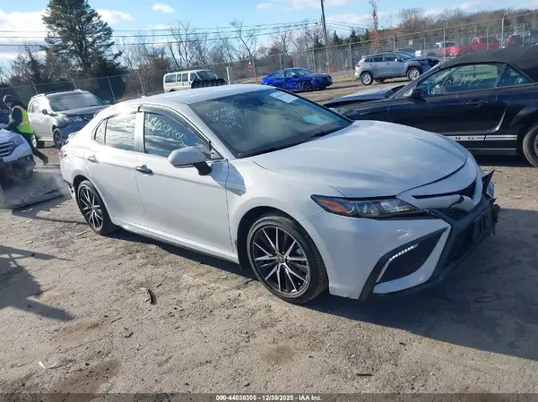 4T1G11AK5RU206093 2024 TOYOTA CAMRY - Image 1