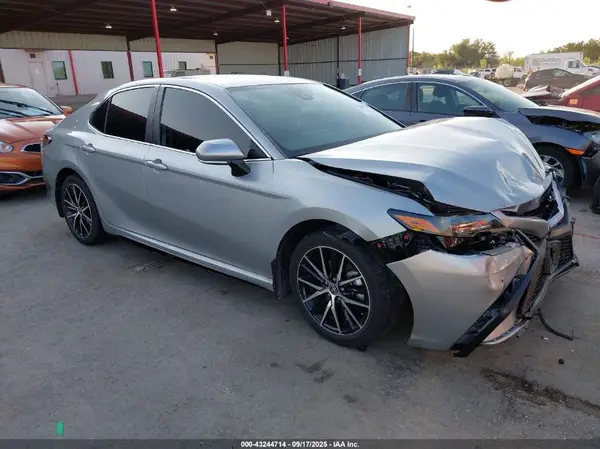 4T1G11AK5RU256606 2024 TOYOTA CAMRY - Image 1