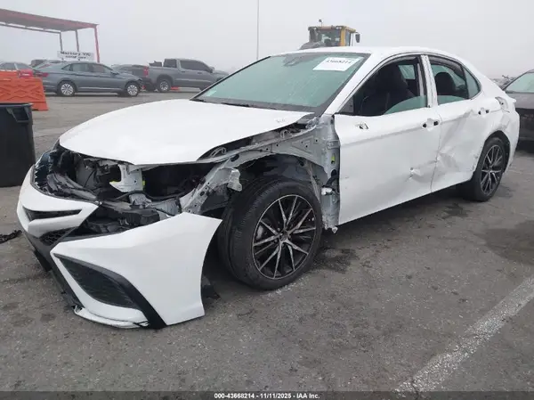 4T1G11AK5RU883791 2024 TOYOTA CAMRY - Image 2