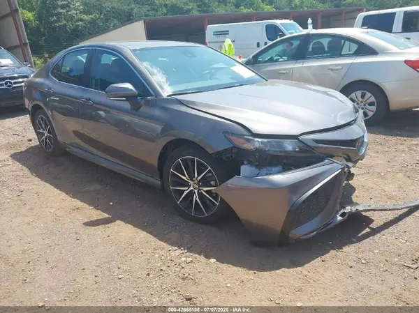 4T1G11AK5RU887064 2024 TOYOTA CAMRY - Image 1