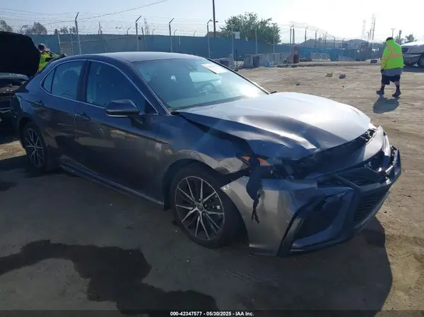 4T1G11AK5RU890255 2024 TOYOTA CAMRY - Image 1