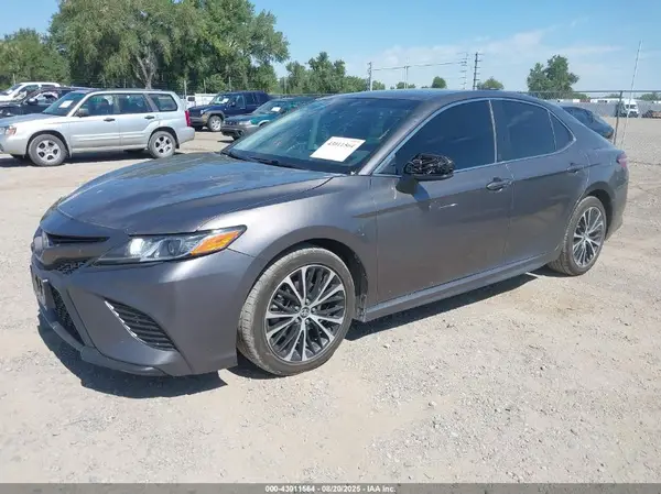 4T1G11AK6LU306047 2020 TOYOTA CAMRY - Image 2