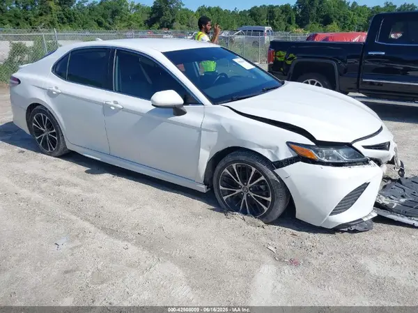 4T1G11AK6LU334771 2020 TOYOTA CAMRY - Image 1