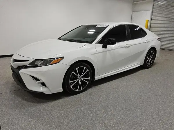 4T1G11AK6LU338531 2020 TOYOTA CAMRY - Image 1