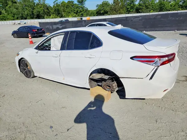 4T1G11AK6LU352218 2020 TOYOTA CAMRY - Image 2
