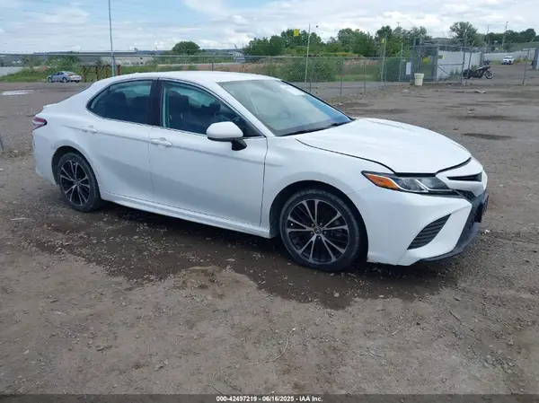 4T1G11AK6LU358178 2020 TOYOTA CAMRY - Image 1