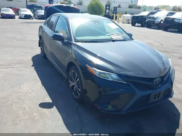 4T1G11AK6LU372078 2020 TOYOTA CAMRY - Image 1