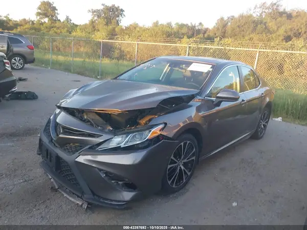 4T1G11AK6LU898100 2020 TOYOTA CAMRY - Image 2