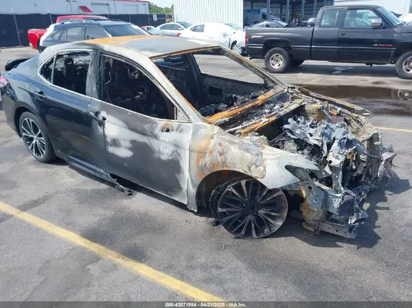 4T1G11AK6LU909869 2020 TOYOTA CAMRY - Image 1