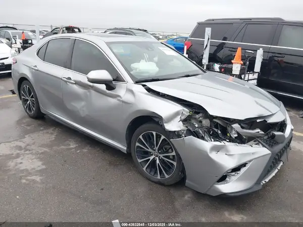 4T1G11AK6LU923383 2020 TOYOTA CAMRY - Image 1