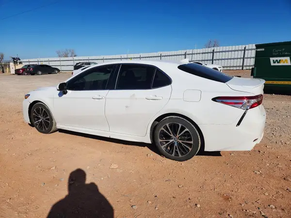 4T1G11AK6LU942306 2020 TOYOTA CAMRY - Image 2
