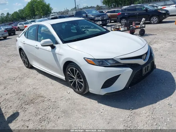 4T1G11AK6LU943195 2020 TOYOTA CAMRY - Image 1