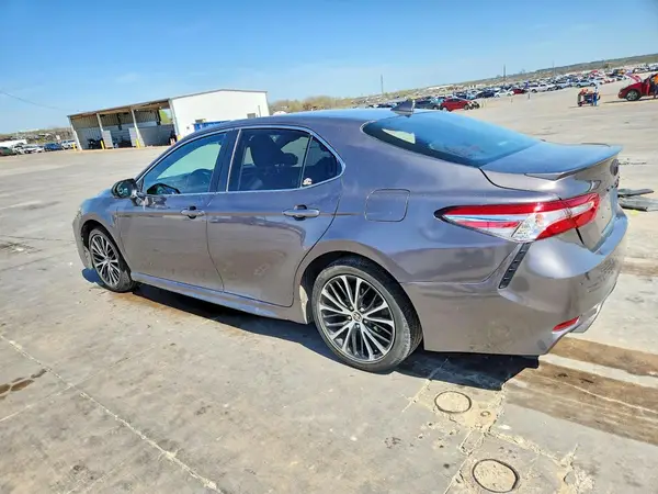 4T1G11AK6LU944945 2020 TOYOTA CAMRY - Image 2