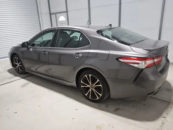4T1G11AK6LU945450 2020 TOYOTA CAMRY - Image 2