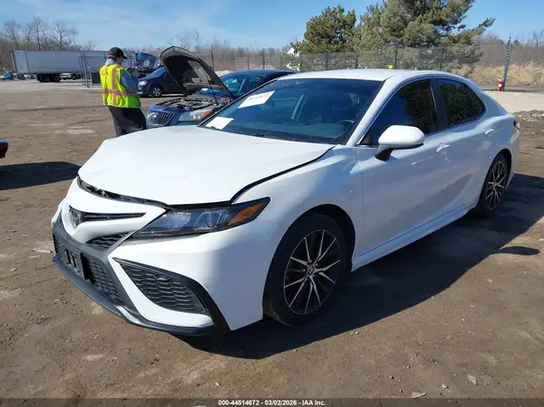 4T1G11AK6MU403881 2021 TOYOTA CAMRY - Image 2