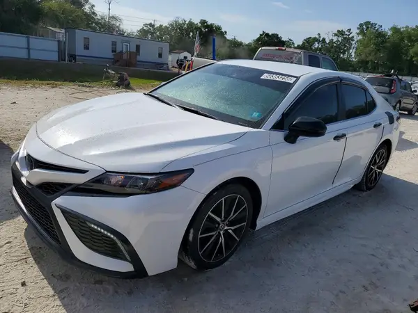 4T1G11AK6MU404173 2021 TOYOTA CAMRY - Image 1