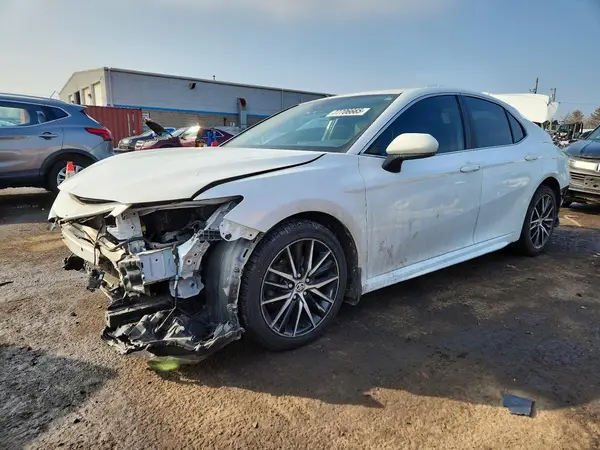 4T1G11AK6MU405792 2021 TOYOTA CAMRY - Image 1