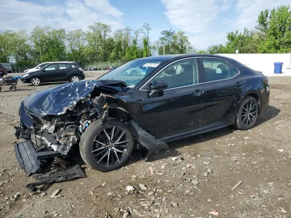 4T1G11AK6MU409552 2021 TOYOTA CAMRY - Image 1