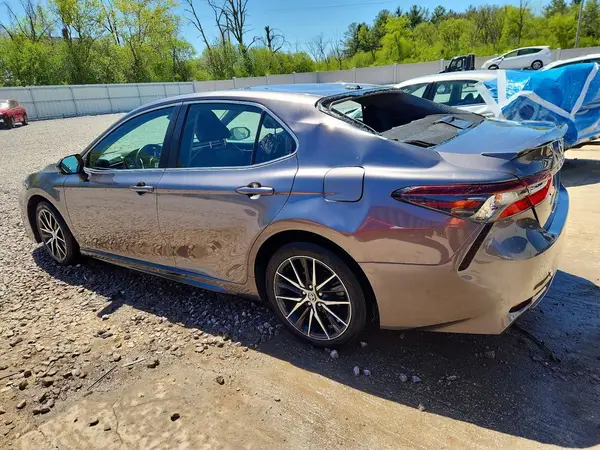 4T1G11AK6MU410510 2021 TOYOTA CAMRY - Image 2