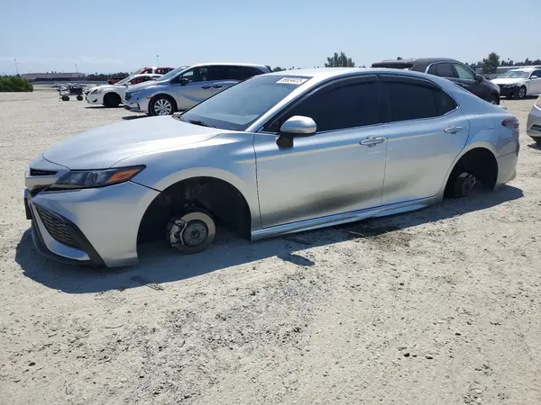 4T1G11AK6MU411866 2021 TOYOTA CAMRY - Image 1