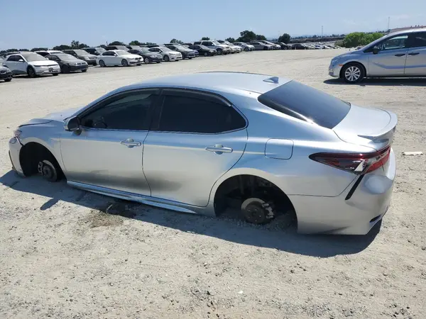 4T1G11AK6MU411866 2021 TOYOTA CAMRY - Image 2