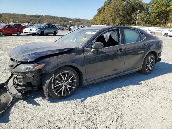 4T1G11AK6MU413827 2021 TOYOTA CAMRY - Image 1