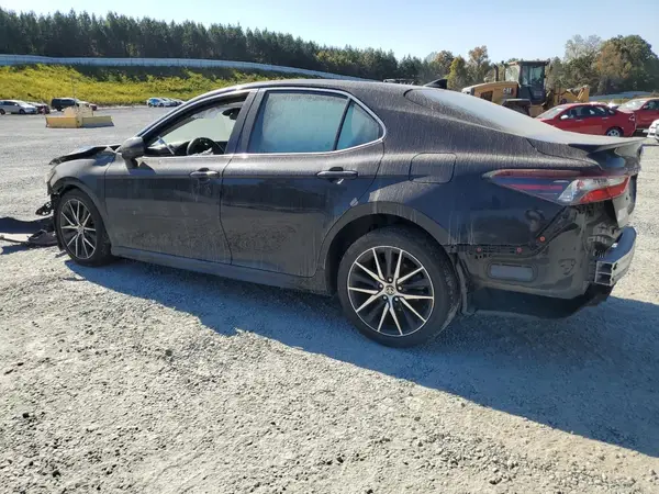 4T1G11AK6MU413827 2021 TOYOTA CAMRY - Image 2