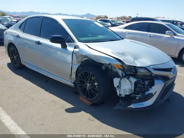 4T1G11AK6MU418025 2021 TOYOTA CAMRY - Image 1