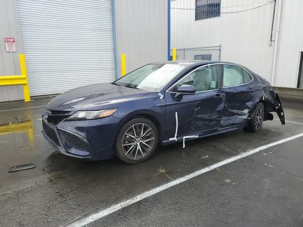 4T1G11AK6MU418882 2021 TOYOTA CAMRY - Image 1