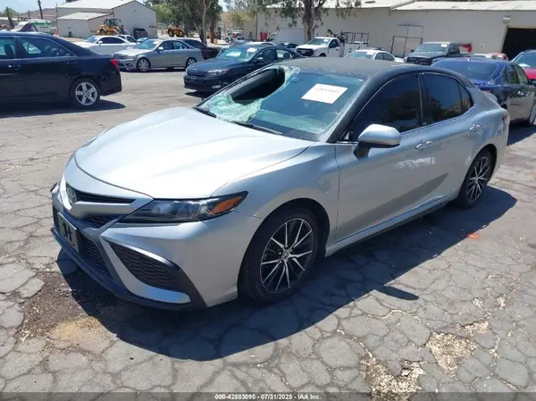 4T1G11AK6MU419319 2021 TOYOTA CAMRY - Image 2