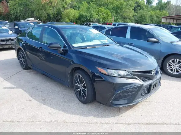 4T1G11AK6MU419689 2021 TOYOTA CAMRY - Image 1