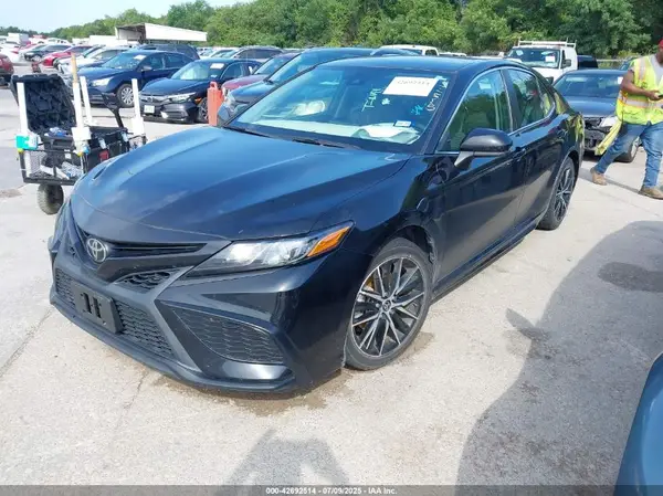 4T1G11AK6MU419689 2021 TOYOTA CAMRY - Image 2