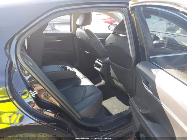 4T1G11AK6MU420261 2021 TOYOTA CAMRY - Image 8